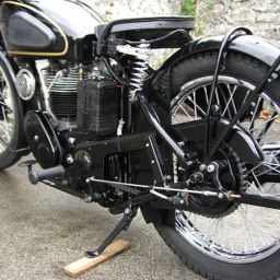 1938 Velocette KSS MkII chain view