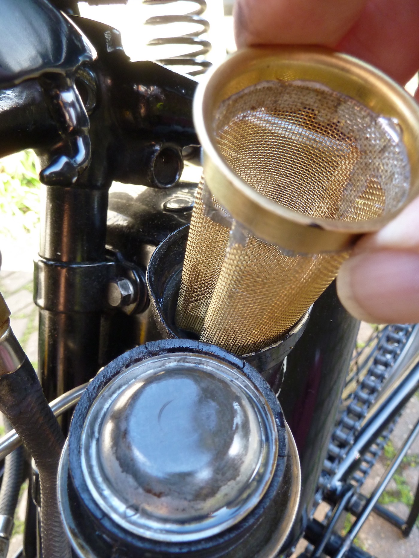 K Series Mesh Oil filter inserting